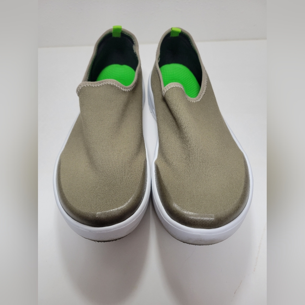 OOFOS Women's OOmg eeZee Low Recovery Shoe Size 9 Wide